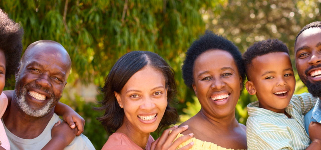 Multigenerational Family Photo - Summer Theme